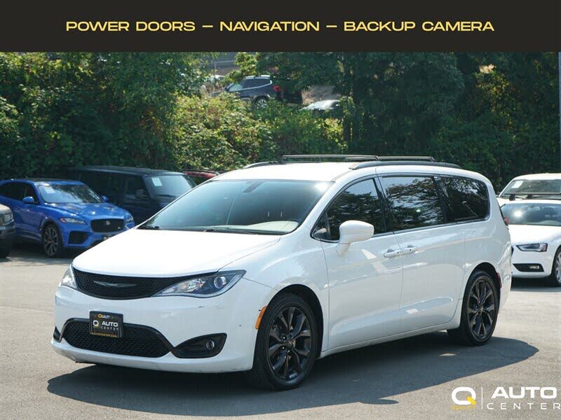 Bright White Clear Coat 2018 Chrysler Pacifica Minivan Front-Wheel Drive Automatic