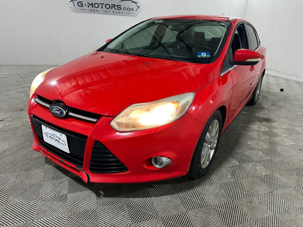 2012 Ford Focus  Sedán Tracción delantera 6 velocidades Automática