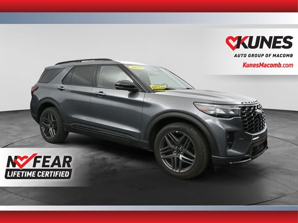  2025 Ford Explorer ST-Line AWD   