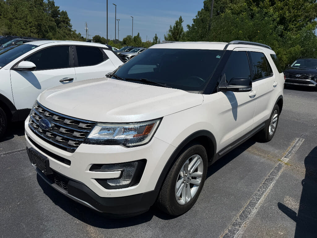 White Platinum Metallic Tri-Coat 2017 Ford Explorer SUV / Crossover Front-Wheel Drive 6-Speed Automatic