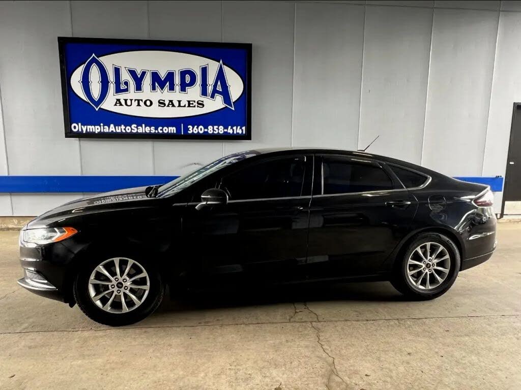  2017 Ford Fusion SE   