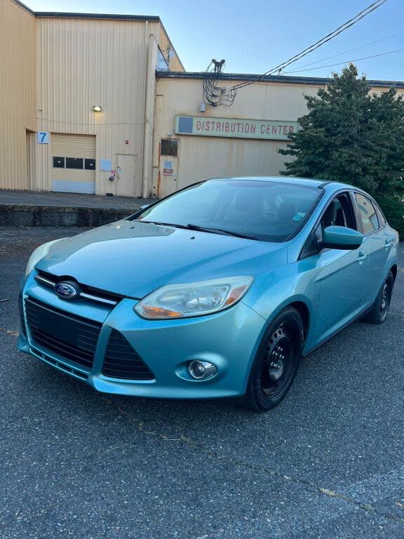 Silver 2012 Ford Focus Sedan Front-Wheel Drive 6-Speed Automatic