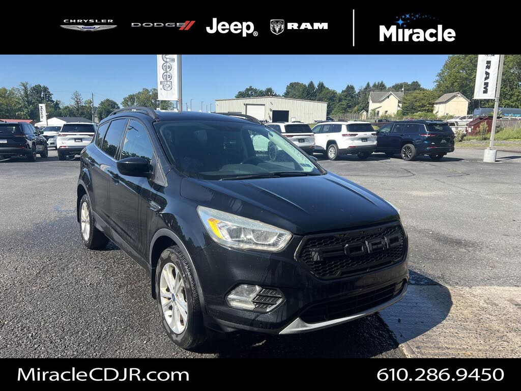 2017 Ford Escape Negro (Shadow Black) SUV/Crossover Tracción en las cuatro ruedas 6 velocidades Automática