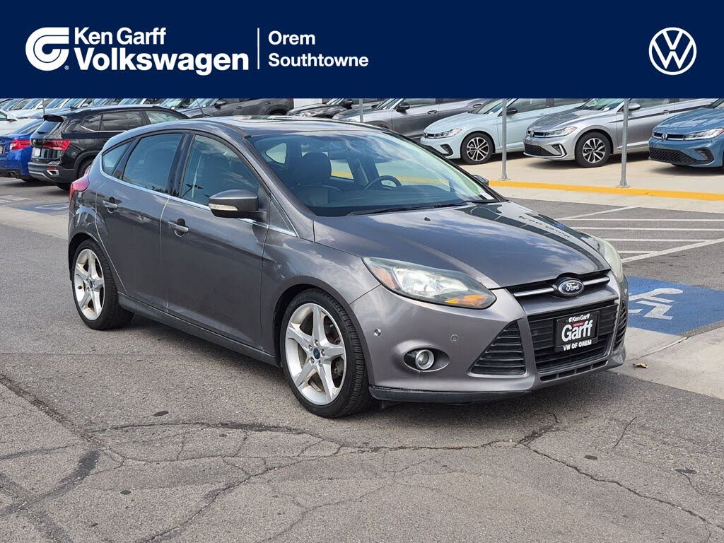 2012 Ford Focus Gris Hatchback Tracción delantera Automática