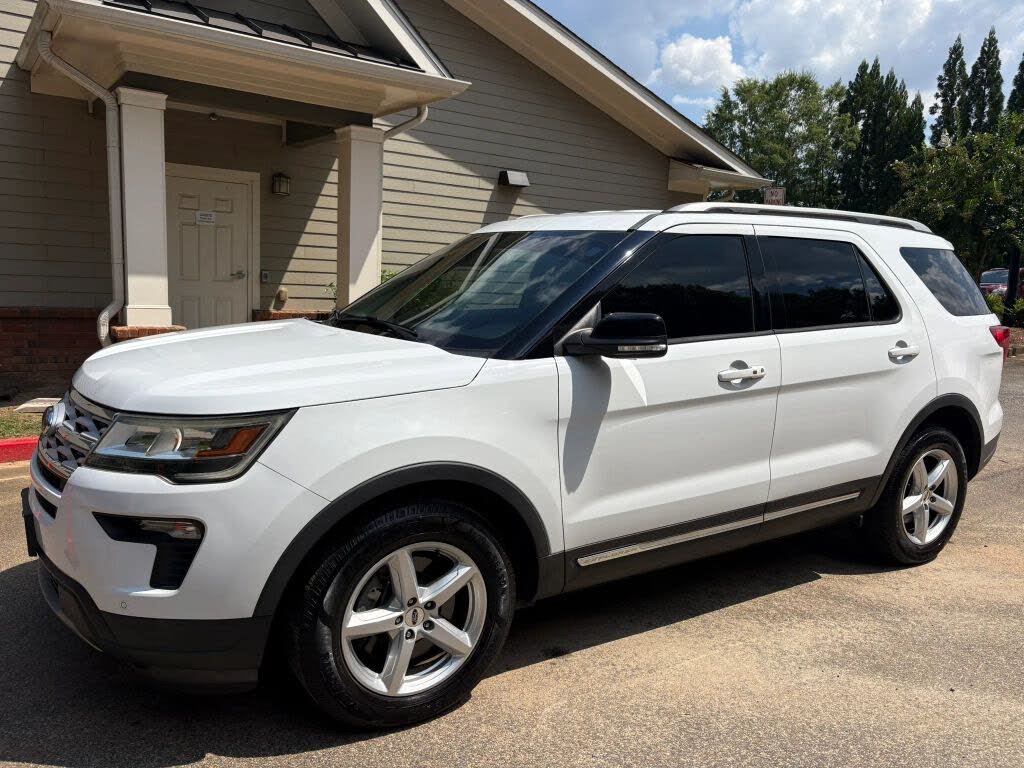 White 2018 Ford Explorer SUV / Crossover Front-Wheel Drive 6-Speed Automatic