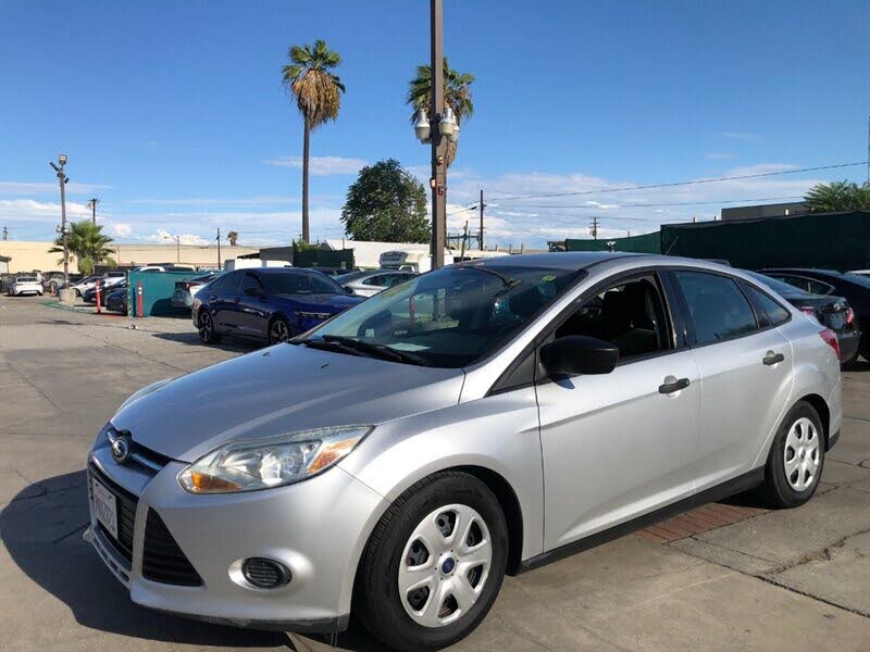 Silver 2014 Ford Focus Sedan Front-Wheel Drive Automatic