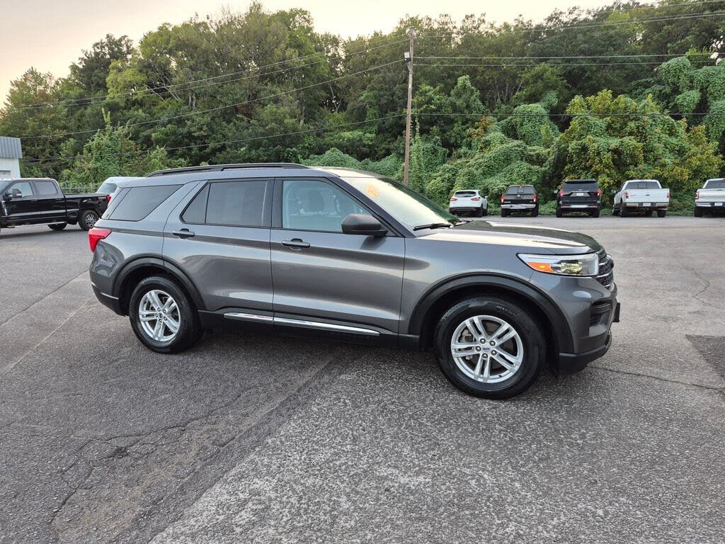  2024 Ford Explorer XLT RWD   
