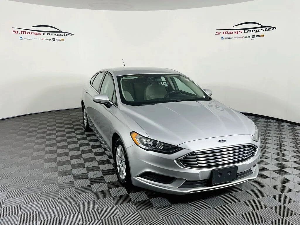 Silver 2017 Ford Fusion Sedan Front-Wheel Drive 6-Speed Automatic