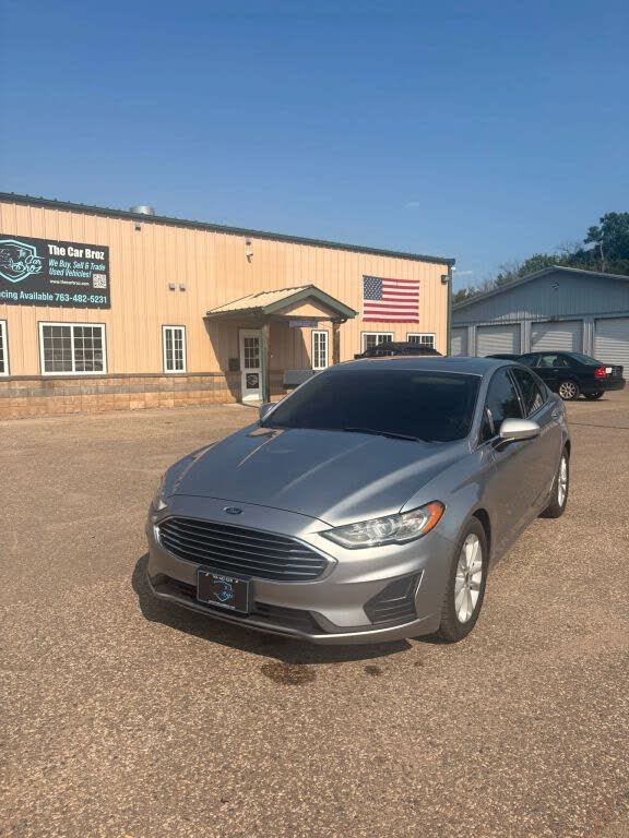 Silver 2020 Ford Fusion Sedan Front-Wheel Drive 6-Speed Automatic