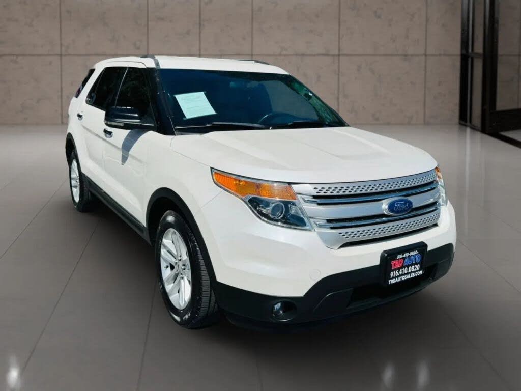 White 2012 Ford Explorer SUV / Crossover Front-Wheel Drive 6-Speed Automatic