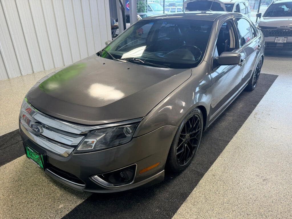 Gray 2011 Ford Fusion Sedan Front-Wheel Drive 6-Speed Automatic