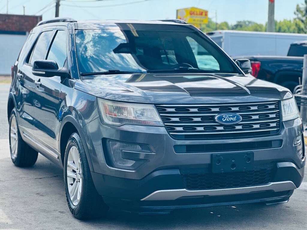  2017 Ford Explorer XLT   
