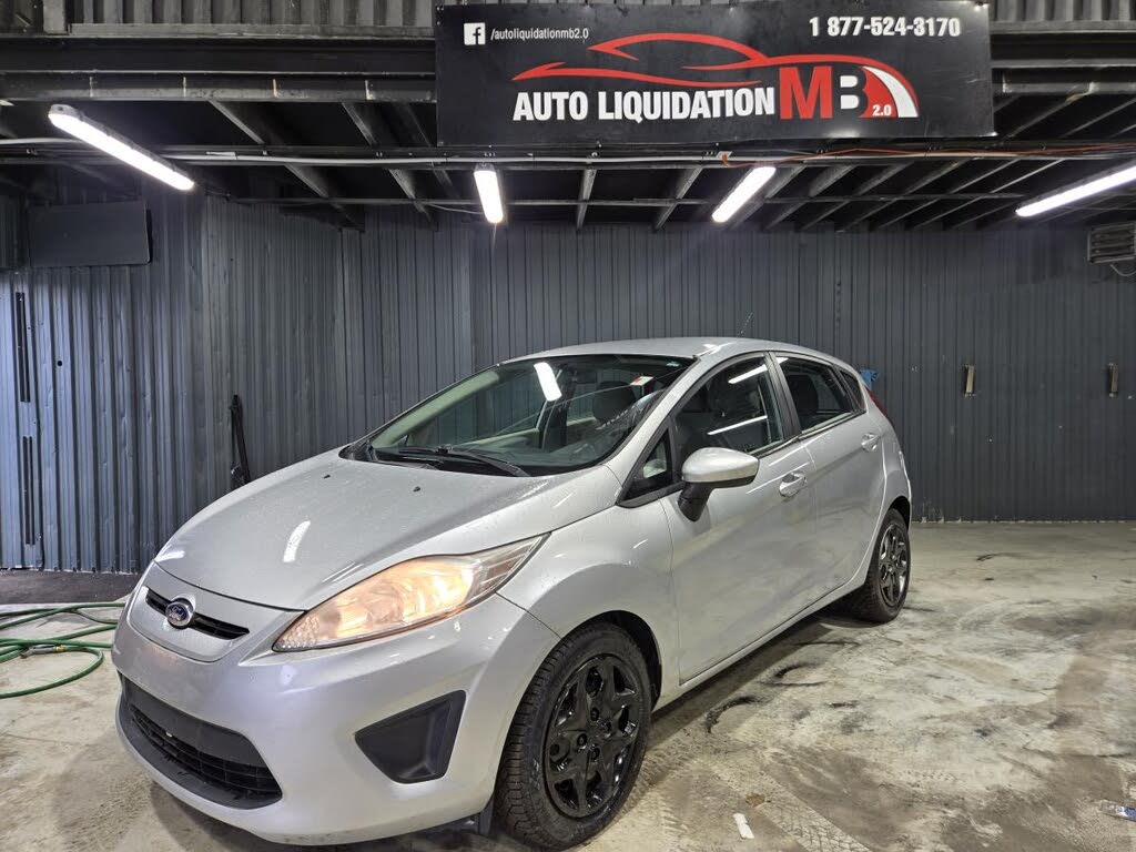Gray (Gris pâle) 2013 Ford Fiesta Hatchback Front-Wheel Drive Automatic