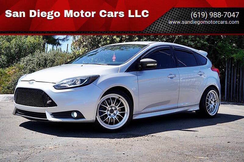 Ingot Silver Metallic 2013 Ford Focus Hatchback Front-Wheel Drive 6-Speed Manual