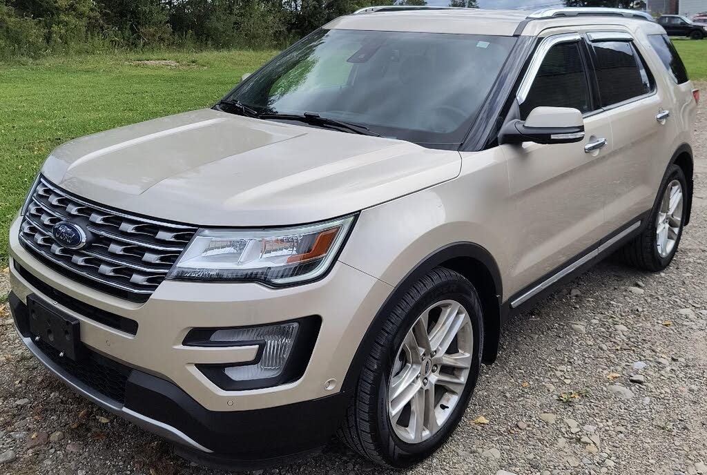 White Gold Metallic 2017 Ford Explorer SUV / Crossover Front-Wheel Drive 6-Speed Automatic