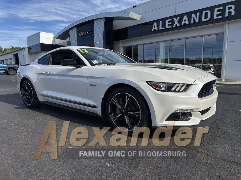 White 2017 Ford Mustang Coupe Rear-Wheel Drive Manual