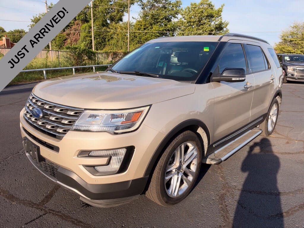 White Gold Metallic 2017 Ford Explorer SUV / Crossover Front-Wheel Drive 6-Speed Automatic