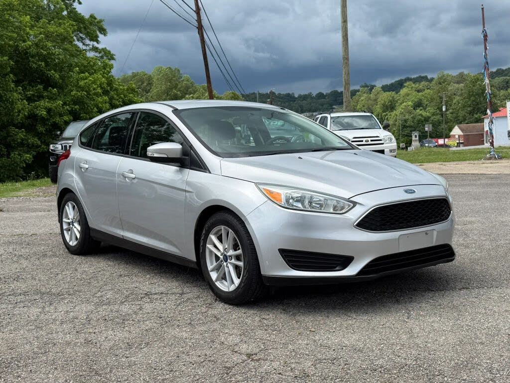 Silver 2017 Ford Focus Hatchback Front-Wheel Drive 6-Speed Automatic