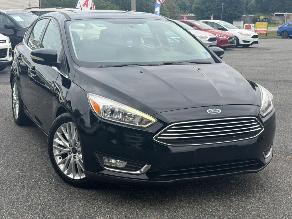 Black 2018 Ford Focus Hatchback Front-Wheel Drive 6-Speed Automatic