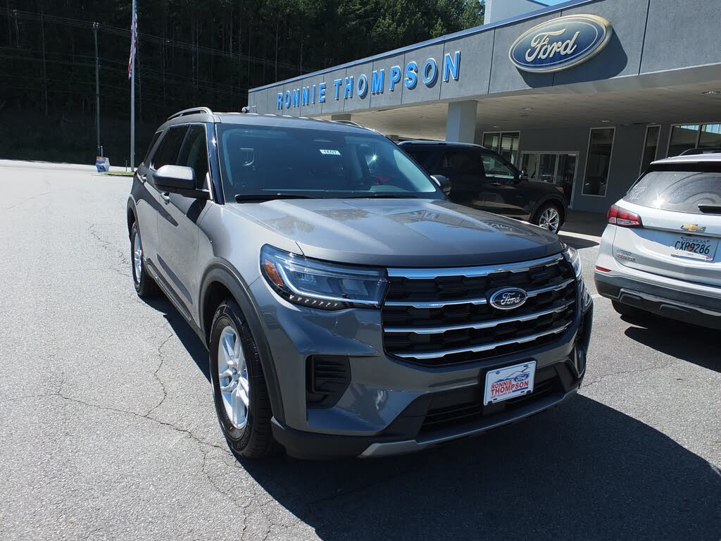 Carbonized Gray Metallic 2026 Ford Explorer SUV / Crossover Rear-Wheel Drive Automatic