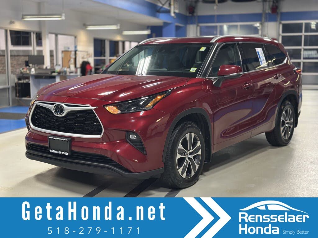 Red 2022 Toyota Highlander SUV / Crossover All-Wheel Drive Automatic