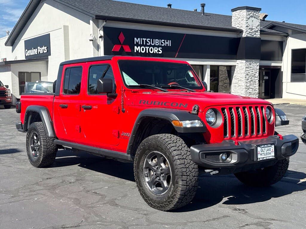 Firecracker Red Clearcoat 2022 Jeep Gladiator Pickup Truck Four-Wheel Drive 8-Speed Automatic