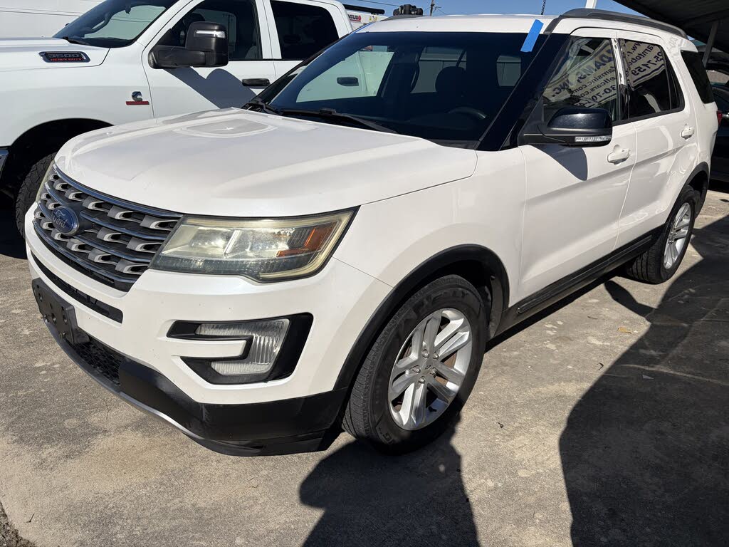 White 2017 Ford Explorer SUV / Crossover Front-Wheel Drive Automatic