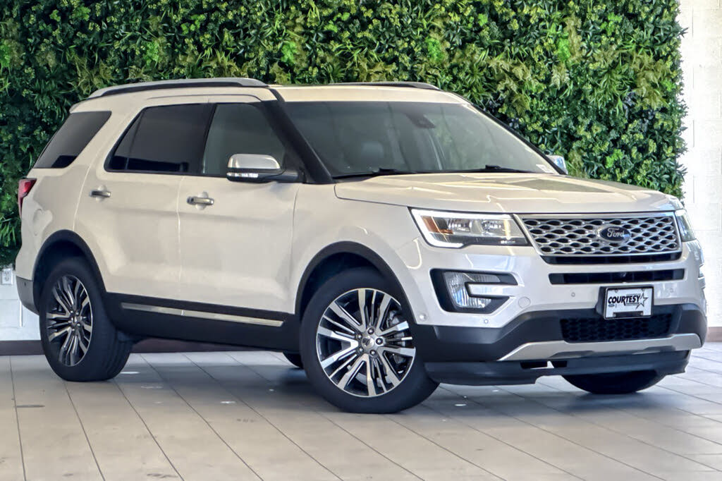  2017 Ford Explorer Platinum AWD   