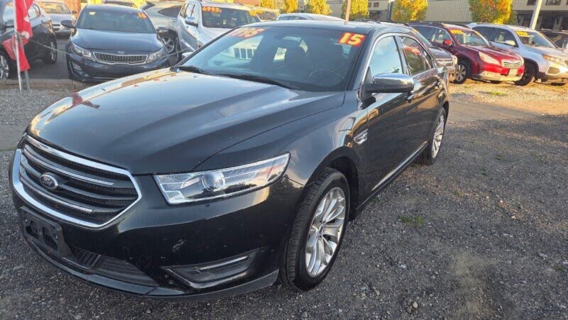 2015 Ford Taurus Negro Sedán Tracción delantera 6 velocidades Automática