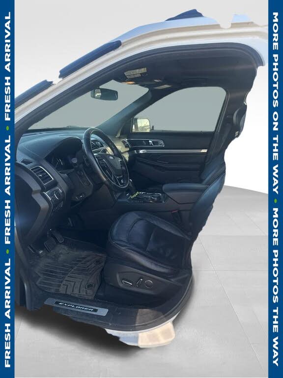 White Platinum Clearcoat Metallic 2017 Ford Explorer SUV / Crossover All-Wheel Drive 6-Speed Automatic