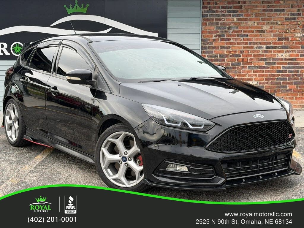 Black 2016 Ford Focus Hatchback Front-Wheel Drive 6-Speed Manual