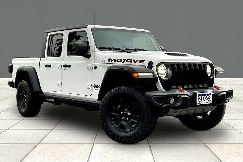 White 2023 Jeep Gladiator Pickup Truck Four-Wheel Drive Automatic
