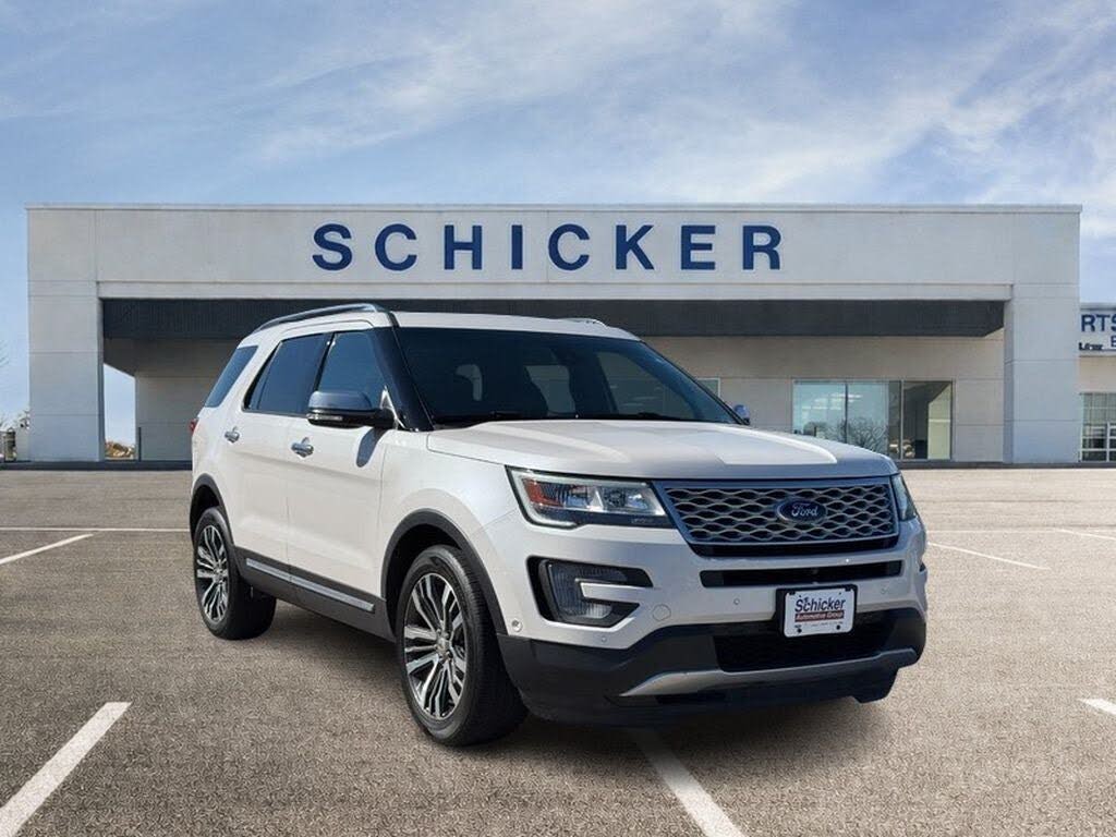  2017 Ford Explorer Platinum AWD   
