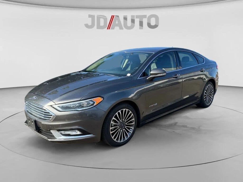 Gray 2016 Ford Fusion Sedan Front-Wheel Drive 6-Speed Automatic