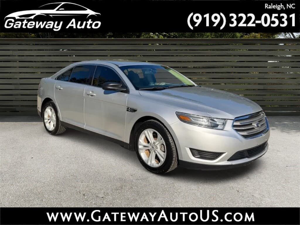  2017 Ford Taurus SE   