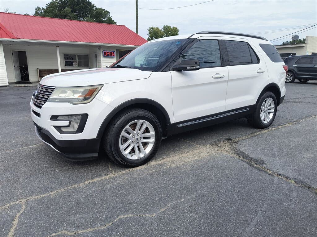 White 2016 Ford Explorer SUV / Crossover Front-Wheel Drive Automatic