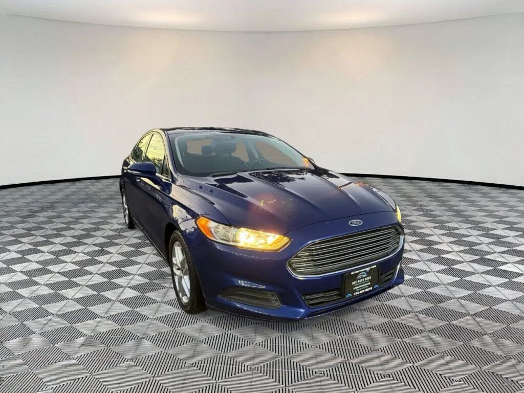 Blue 2016 Ford Fusion Sedan Front-Wheel Drive 6-Speed Automatic