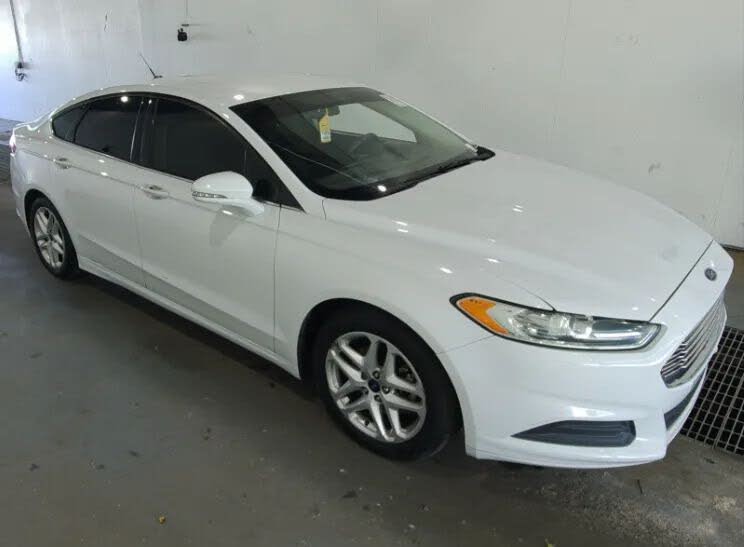White 2016 Ford Fusion Sedan Front-Wheel Drive 6-Speed Automatic