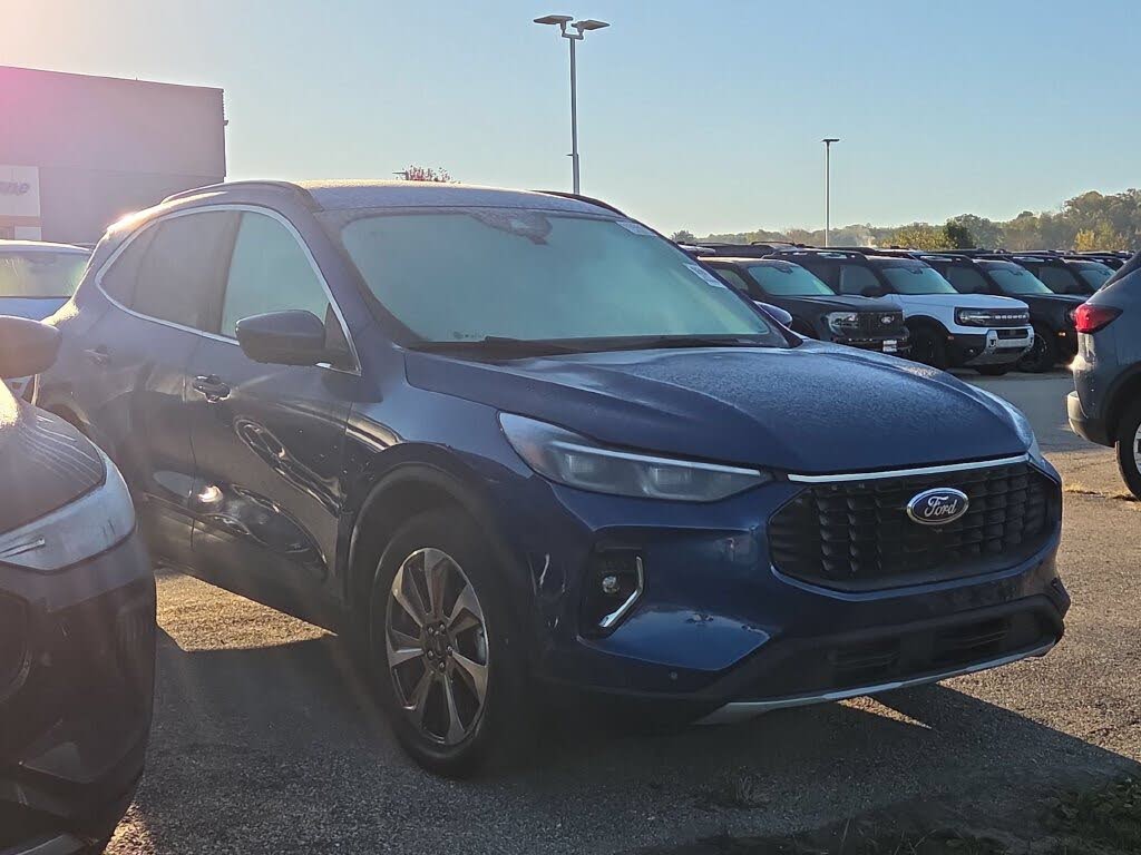 2023 Ford Escape Platinum AWD   