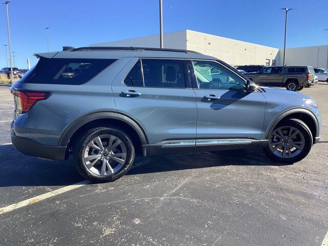  2025 Ford Explorer Active AWD   