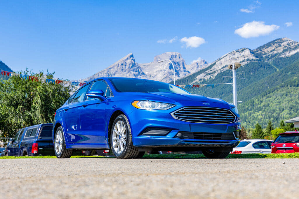  2017 Ford Fusion SE   