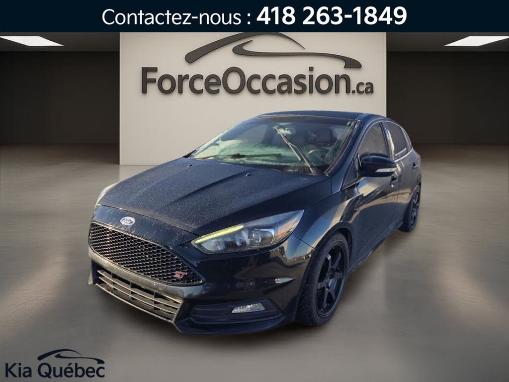 Black 2017 Ford Focus Hatchback Front-Wheel Drive Manual