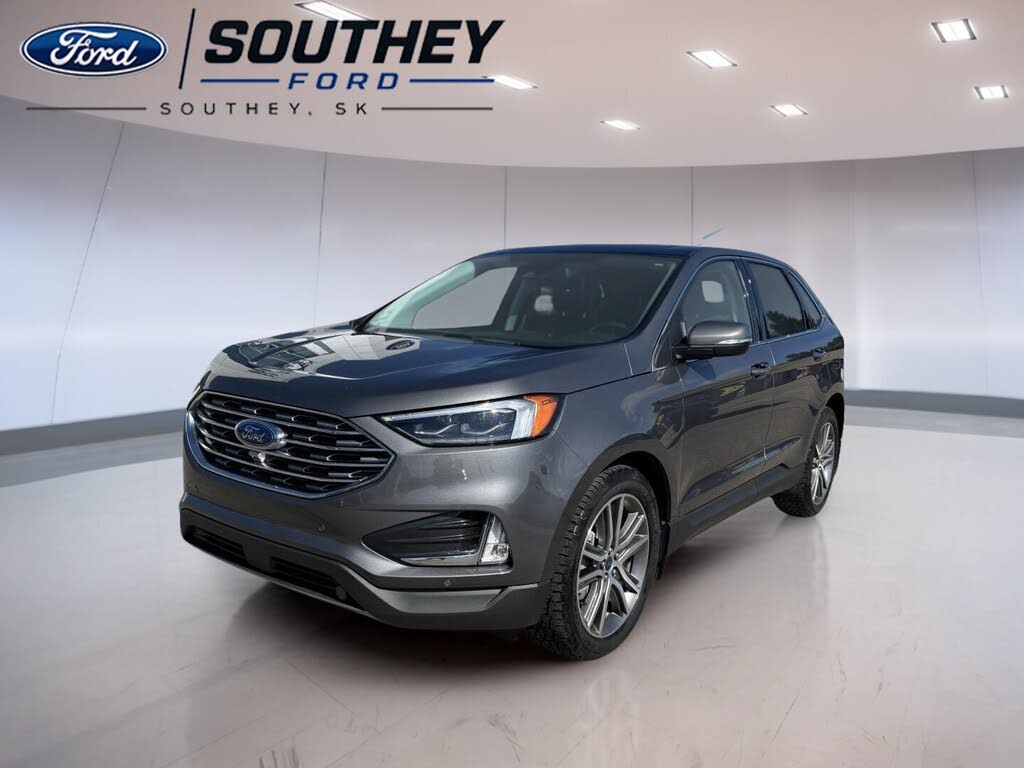 2022 Ford Edge Titanium AWD   