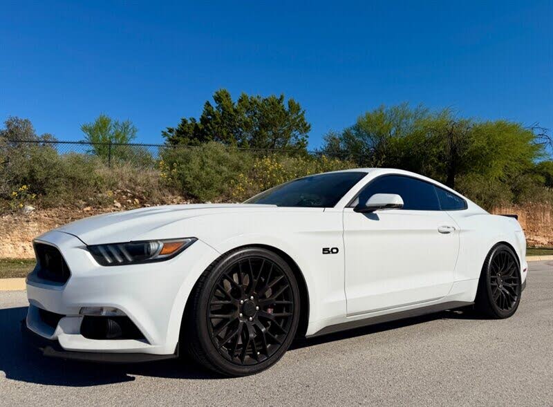  2016 Ford Mustang GT Premium Coupe RWD   