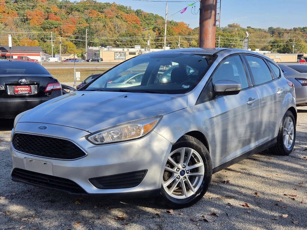 Silver 2017 Ford Focus Hatchback Front-Wheel Drive 6-Speed Automatic