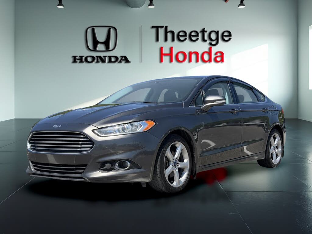 Gray 2015 Ford Fusion Sedan Front-Wheel Drive Automatic