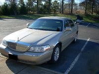 2004 Lincoln Town Car Overview