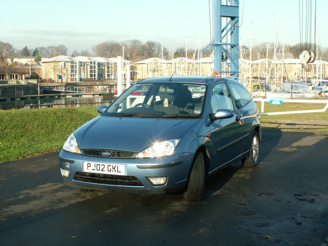 2002 ford focus hatchback 2 door