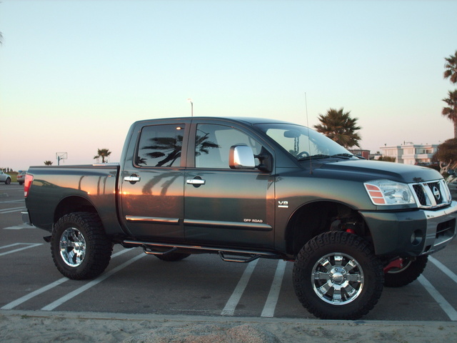 2004 Nissan titan large truck #4