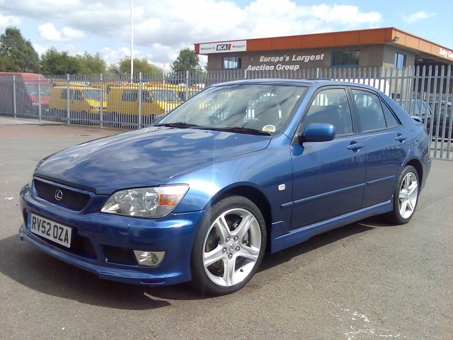 Lexus is 300 2002